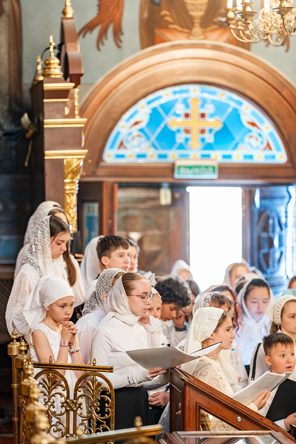 Первое архиерейское богослужение с участием сводного детского хора Подольской епархии в соборе Всех святых, в земле Русской просиявших города Домодедово